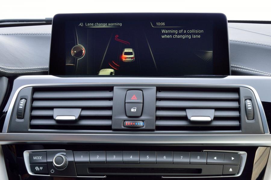  BMW 340i Sport Line 2015 года  (фото 16 из 47)